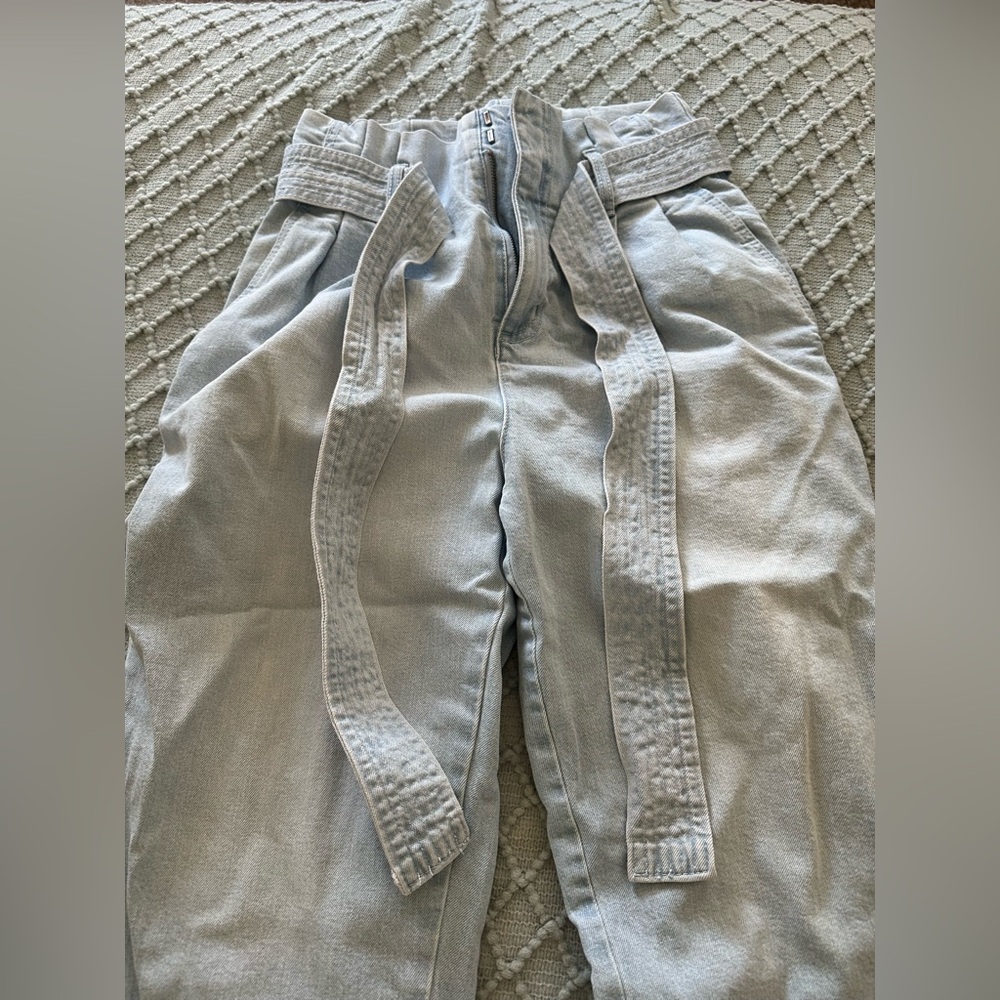 Light Blue High-Waisted Pants with Belt - Picture 3 of 7